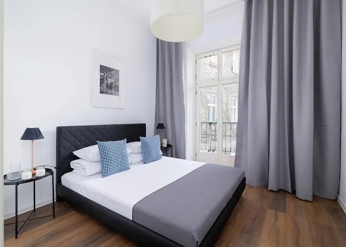 2-Bedroom Apartment With Balcony - Dluga 65 Street
