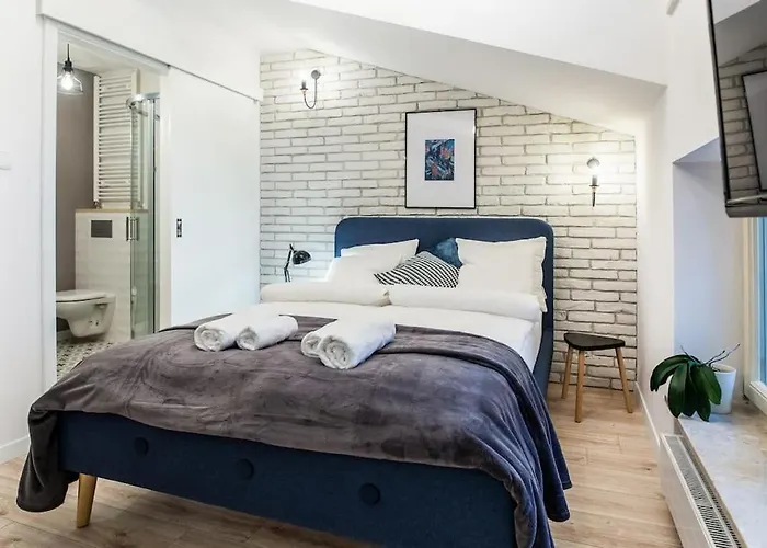 Old Town Apartments - 36 B