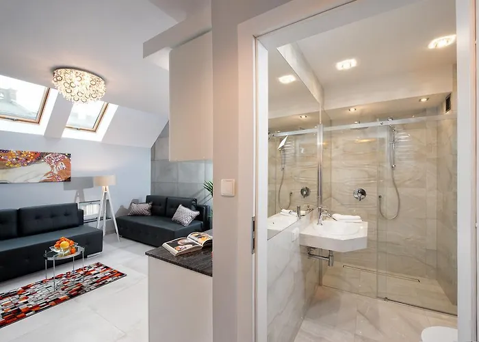 Elegant City Center Apartment