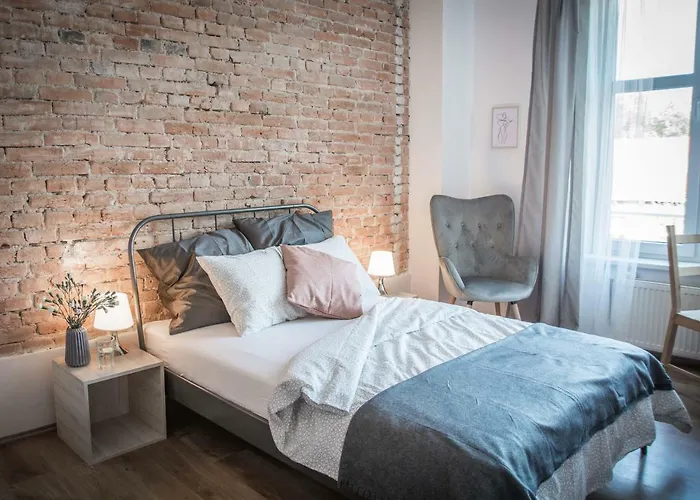Lion Apartments - Silver
