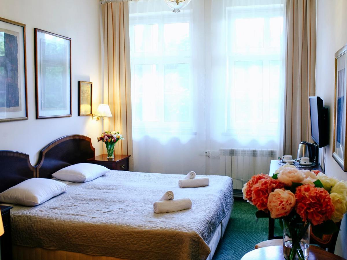 Aparthotel Miodosytnia 3*