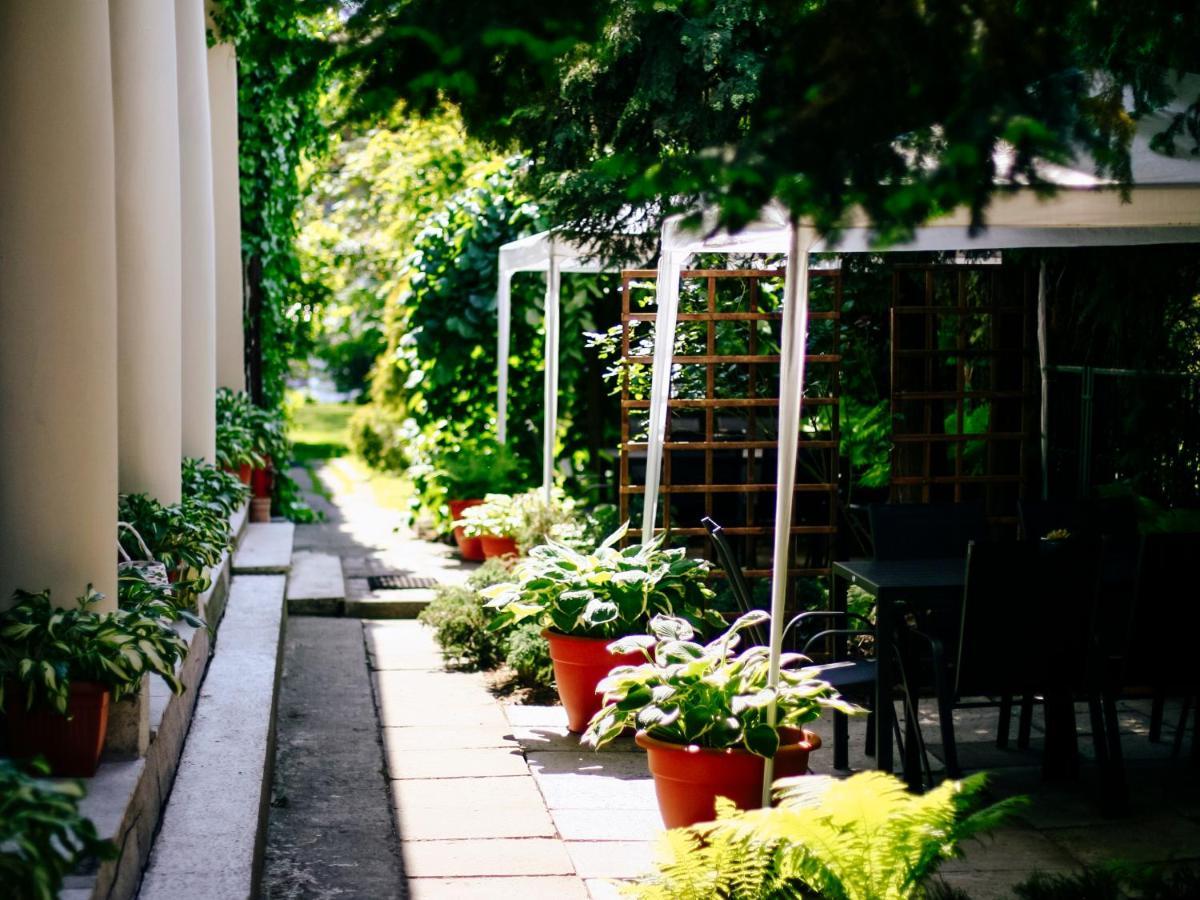 Miodosytnia Aparthotel 3*