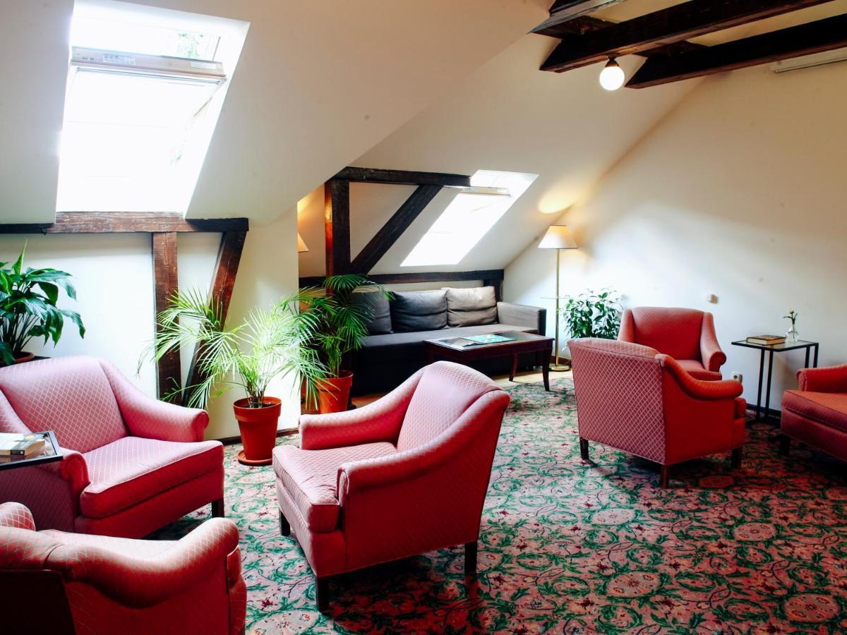 Aparthotel Miodosytnia 3*