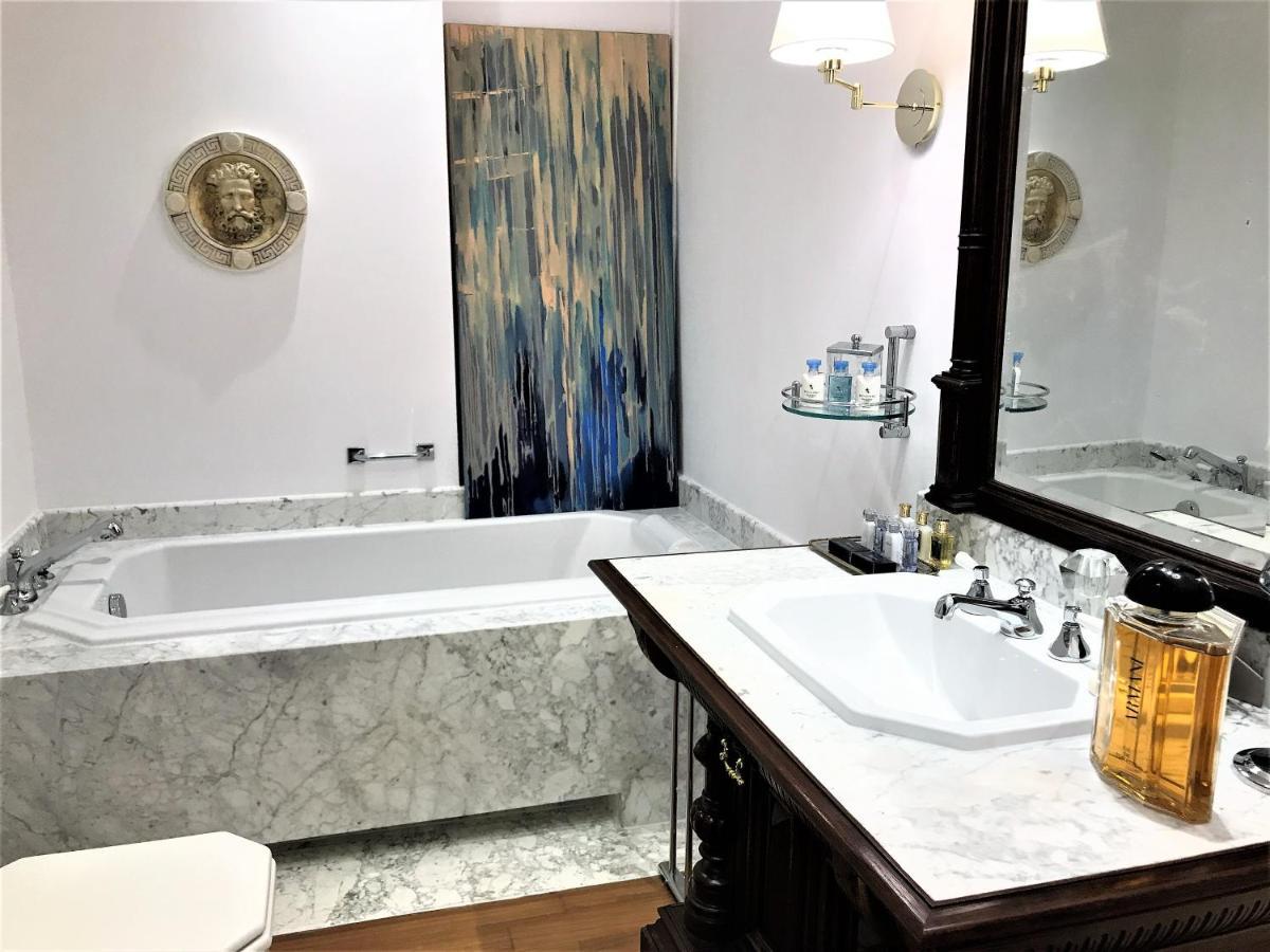Mondrian Luxury & Old Town