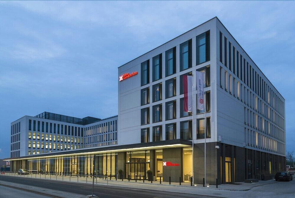 Hilton Garden Airport Hotel