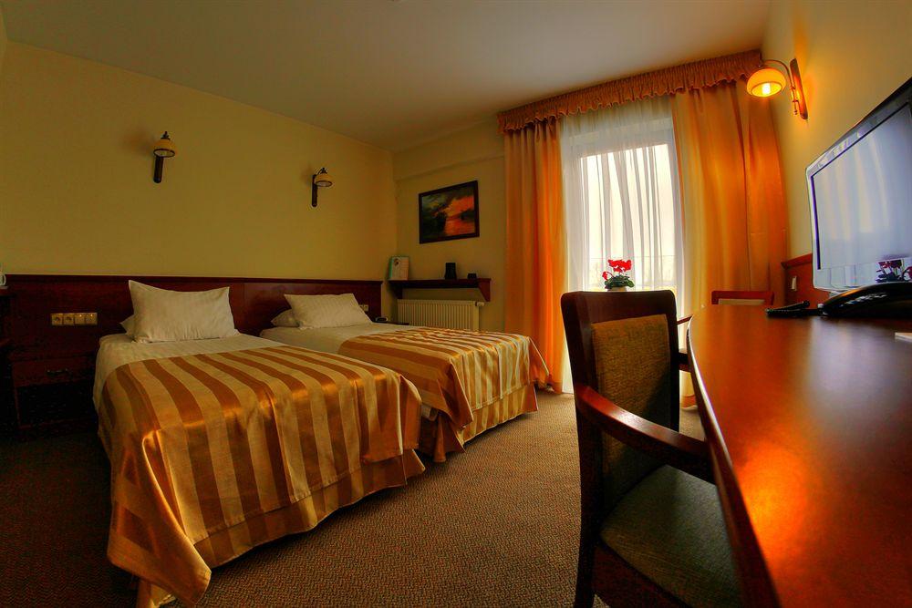 Conrad 4*