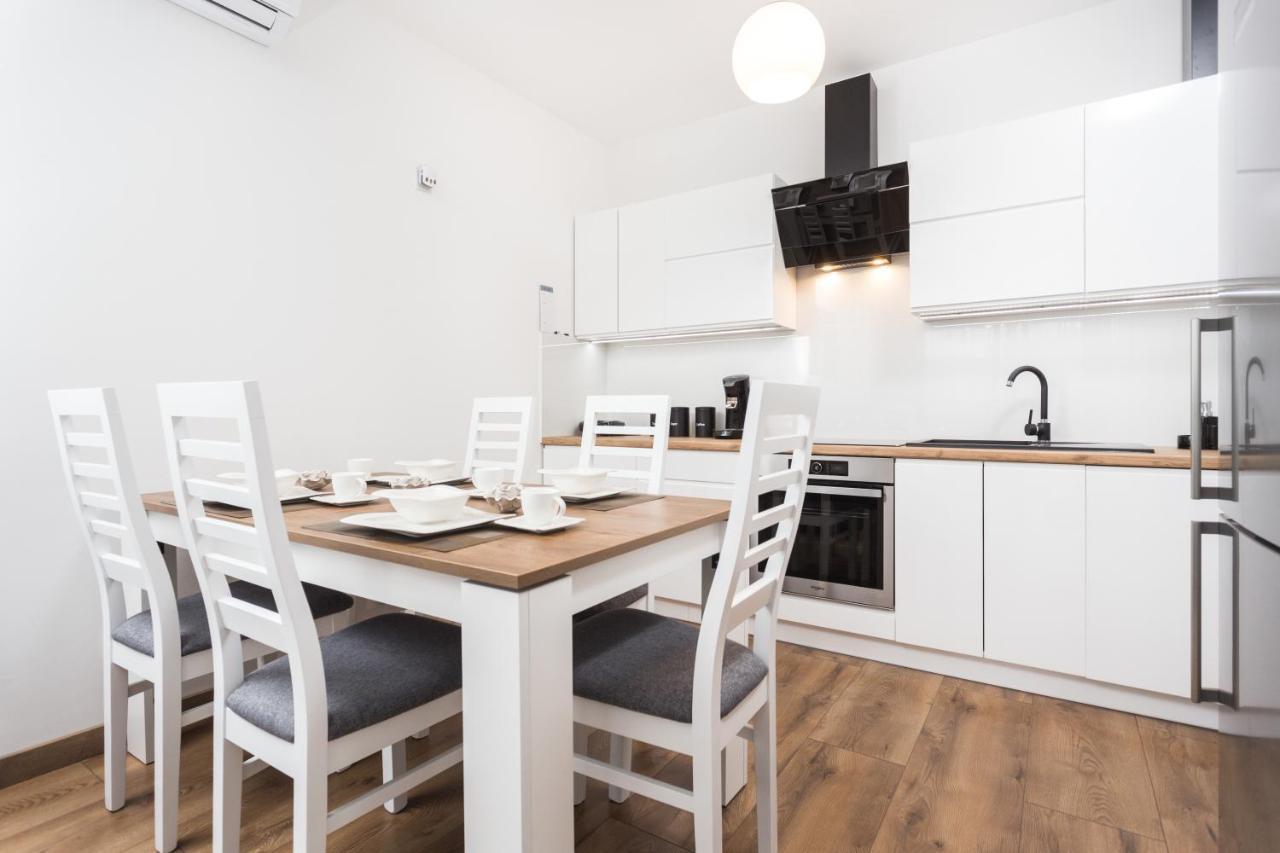 Of The Kings - Wolf Apartment *