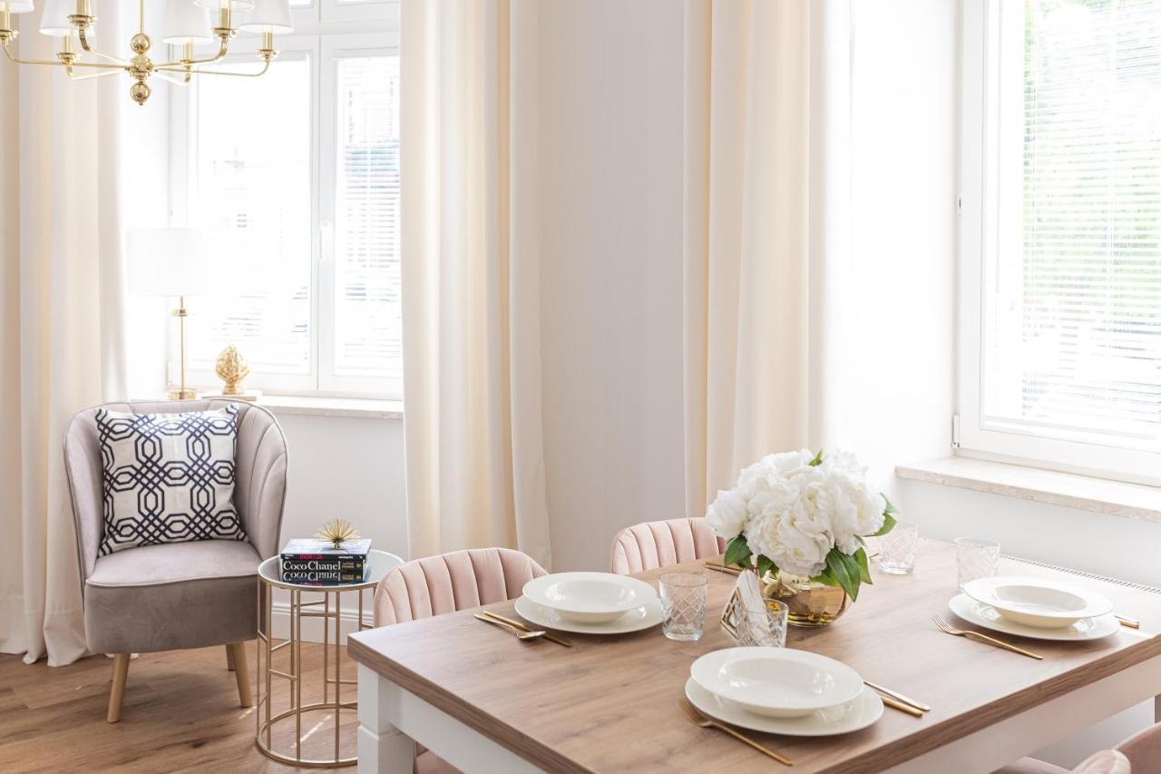 Golden Place Apartment *