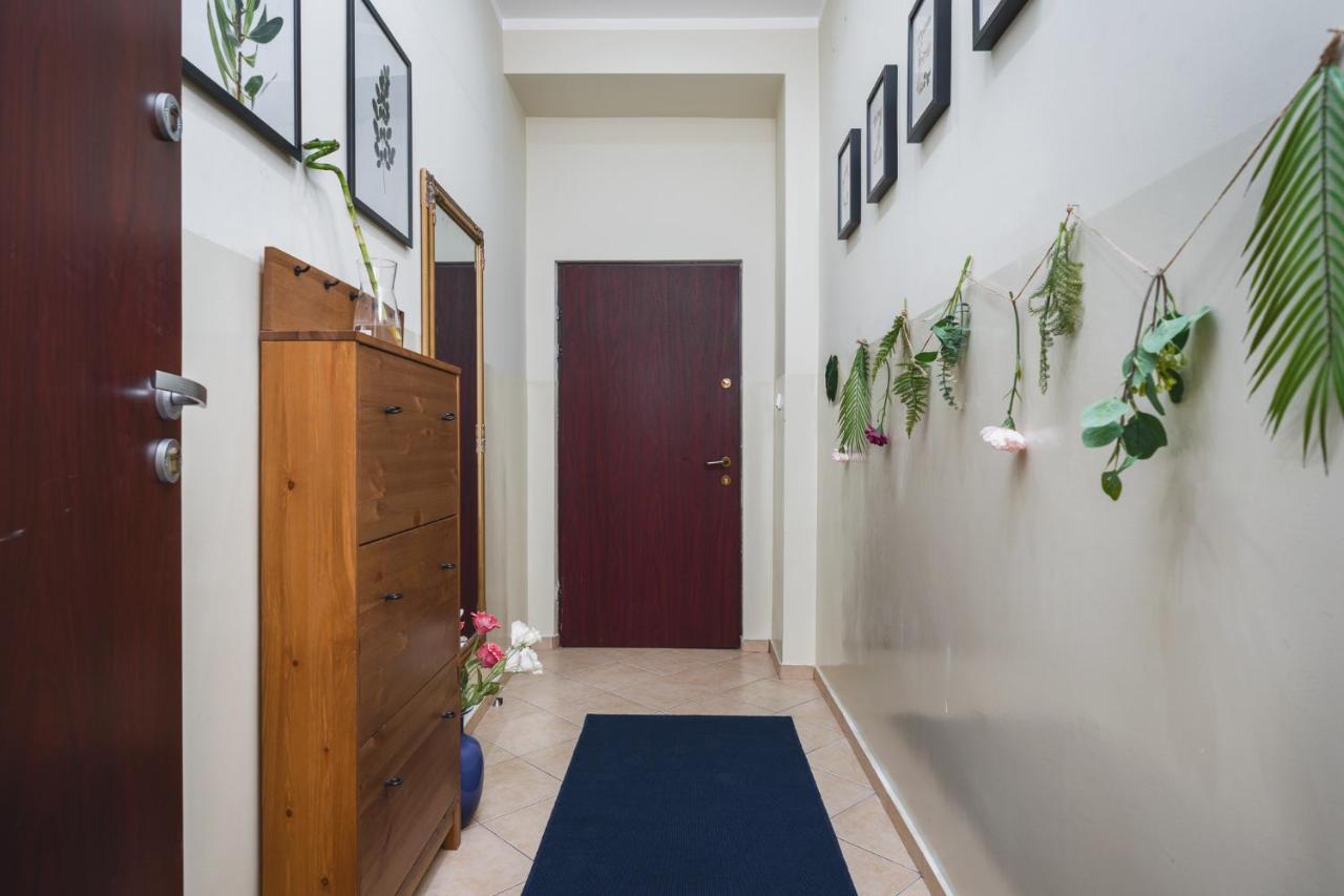 2 Bedroom Next To The Main Railway Station - By Upstairs