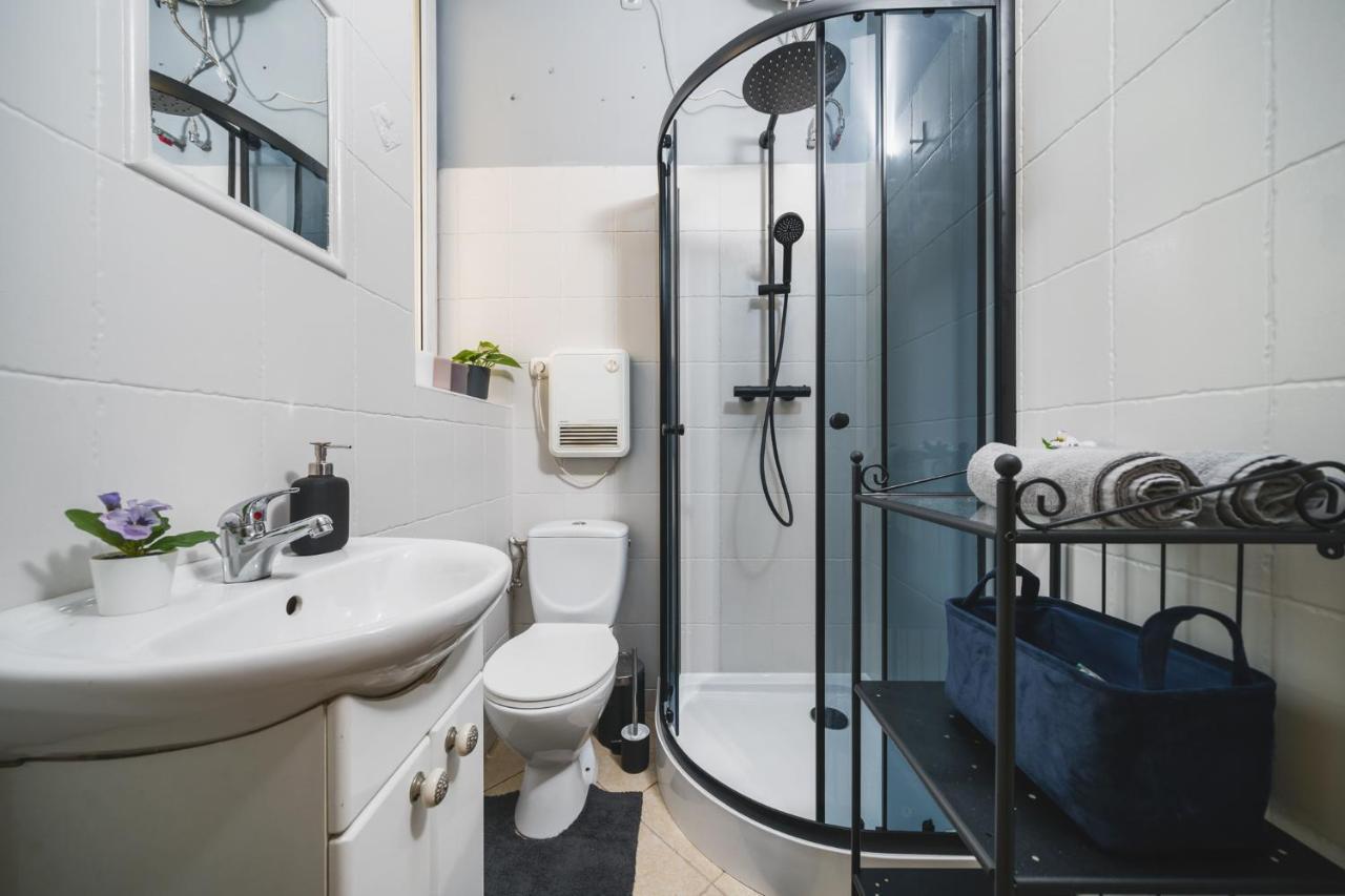 Apartment 2 Bedroom Next To The Main Railway Station - By Upstairs