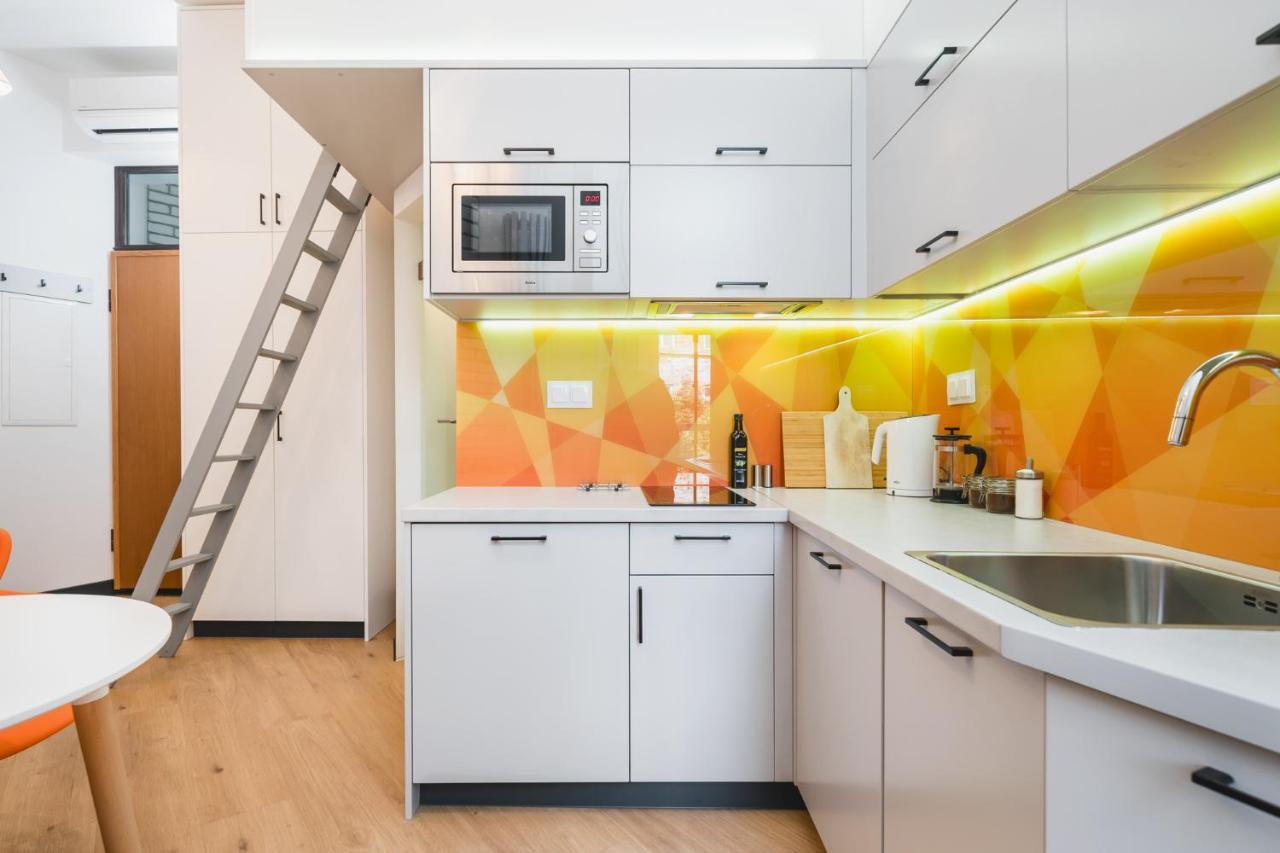 Modern, Well Organised Place In Centre By Homeclick Apartment