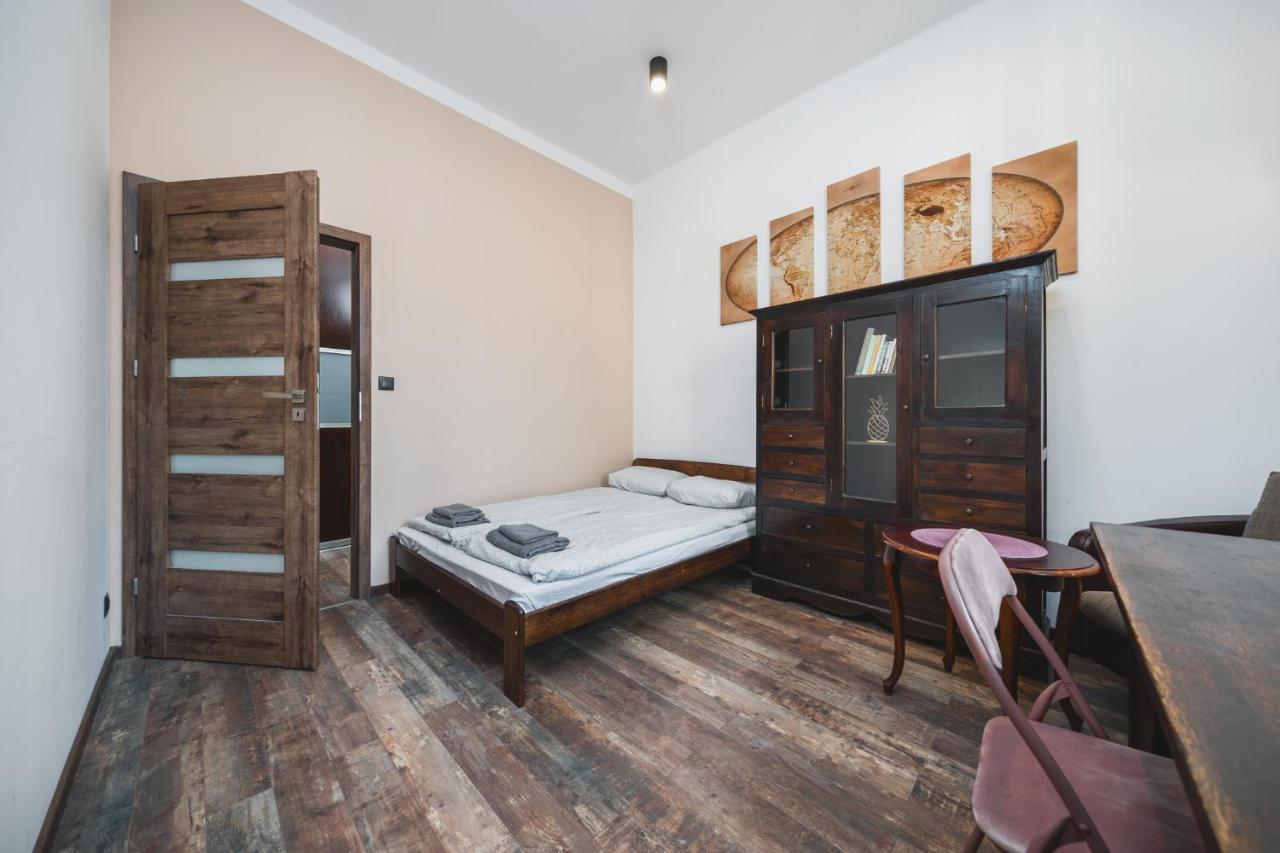Riverside Center With Classic Vibes - By Upstairs Apartment Krakow