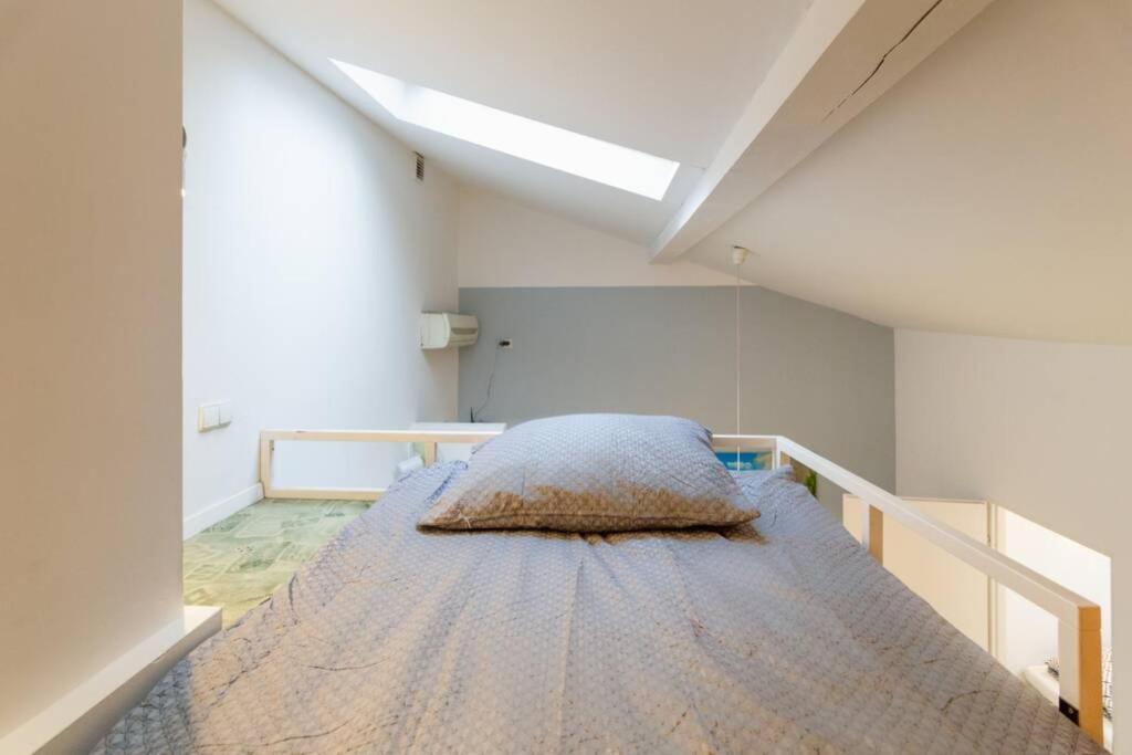 Cupcake 2 Bedroom Loft Apt In Location! *