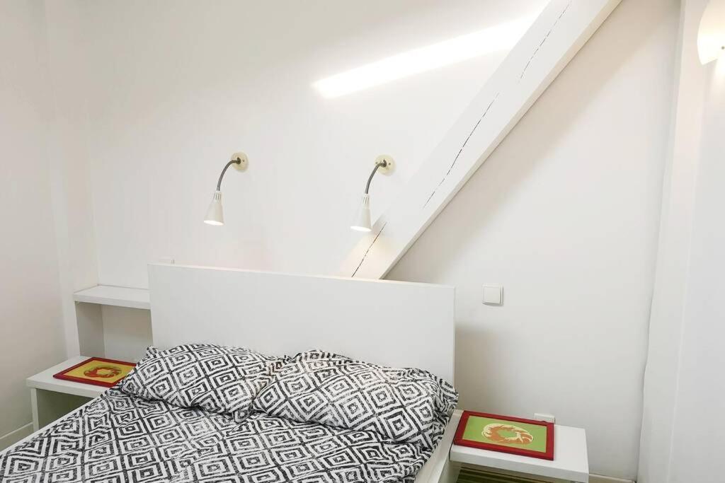Cupcake 2 Bedroom Loft Apt In Location! *