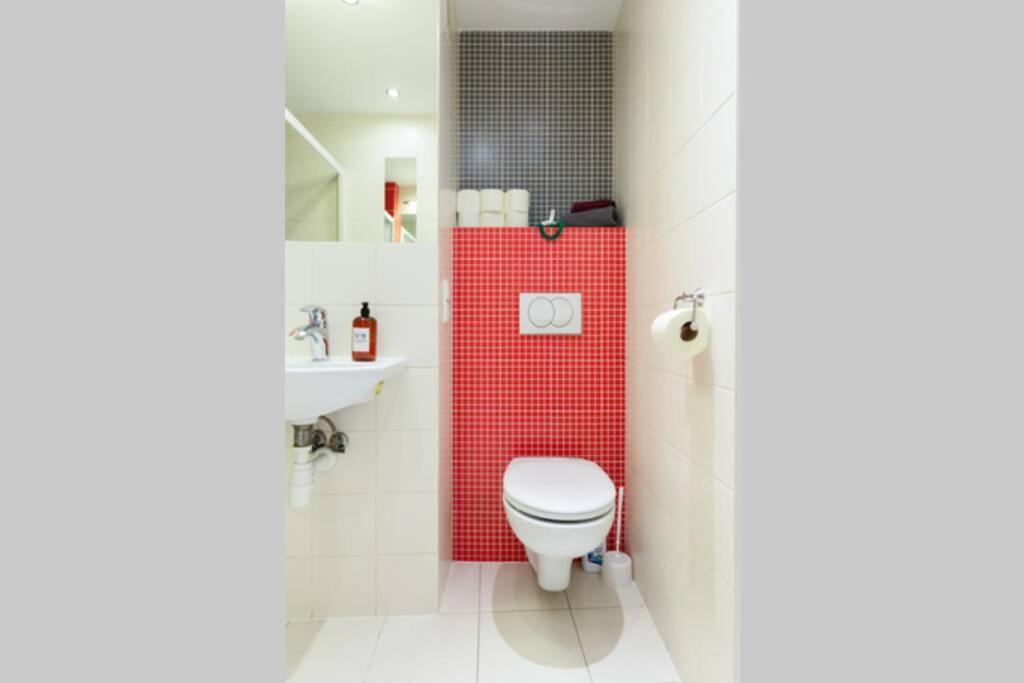 Cupcake 2 Bedroom Loft Apt In Location! *
