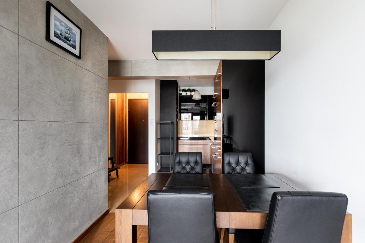 Atrium Apartment *