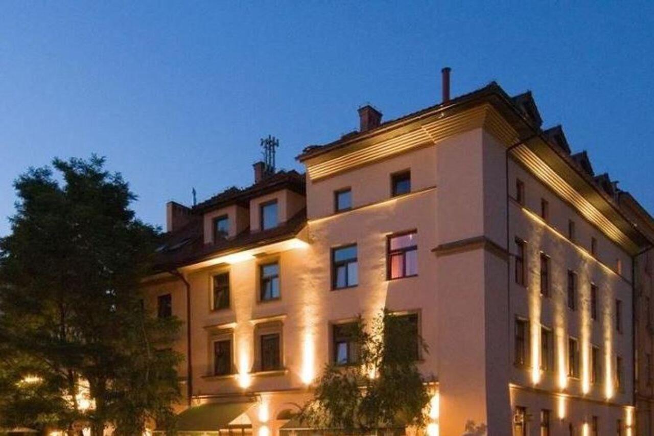 Ester Hotel