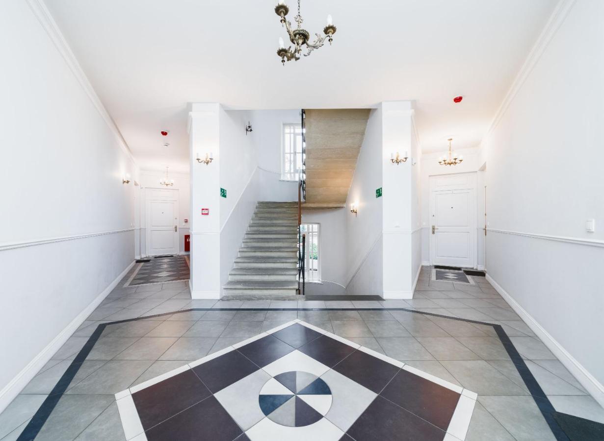 Classy Old Town - By Upstairs Apartment *