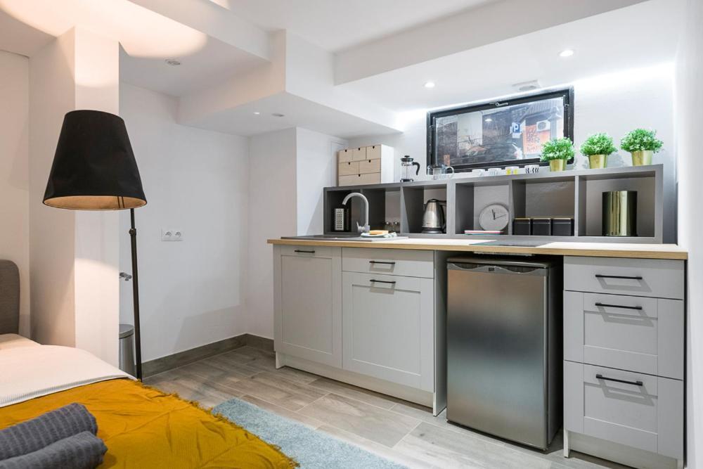 Cosy In Perfect Location Apartment *