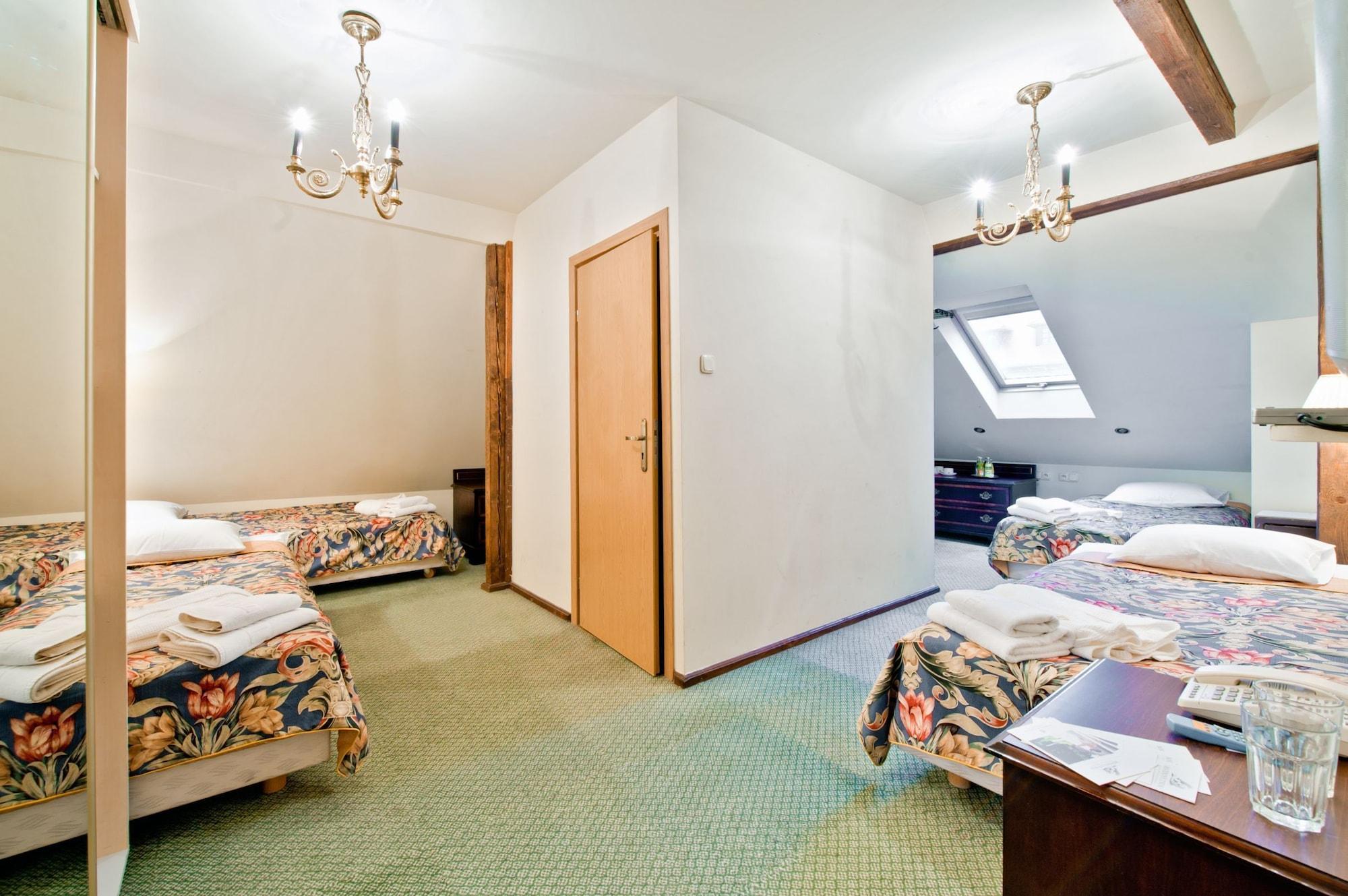 Miodosytnia Aparthotel 3*
