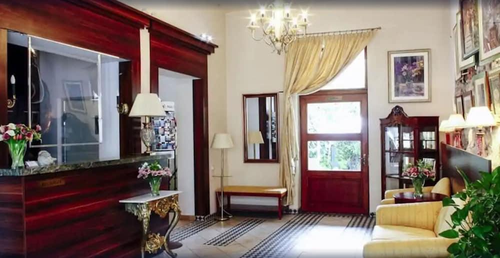 Aparthotel Miodosytnia 3*