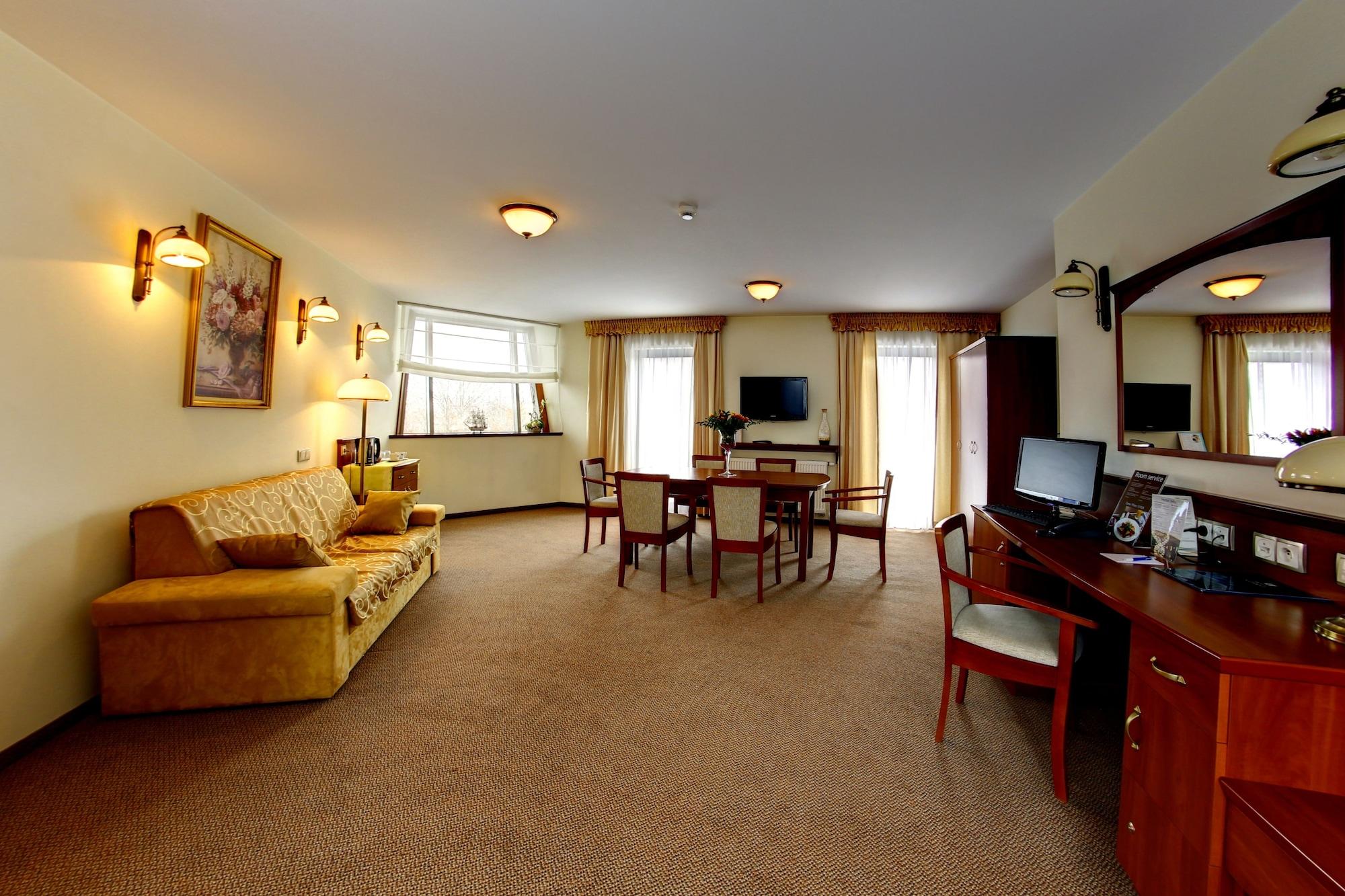 Conrad 4*