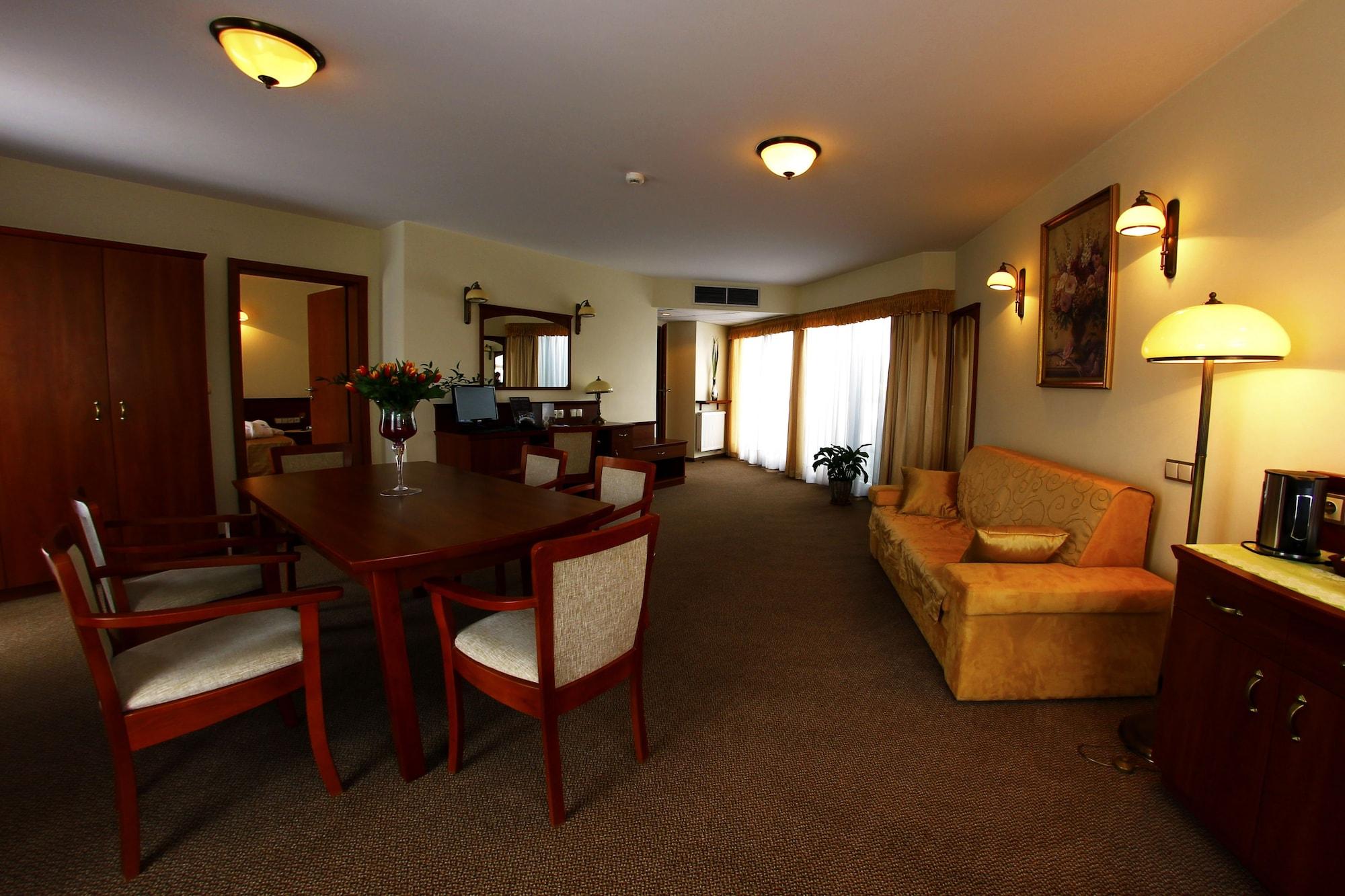 Conrad 4*