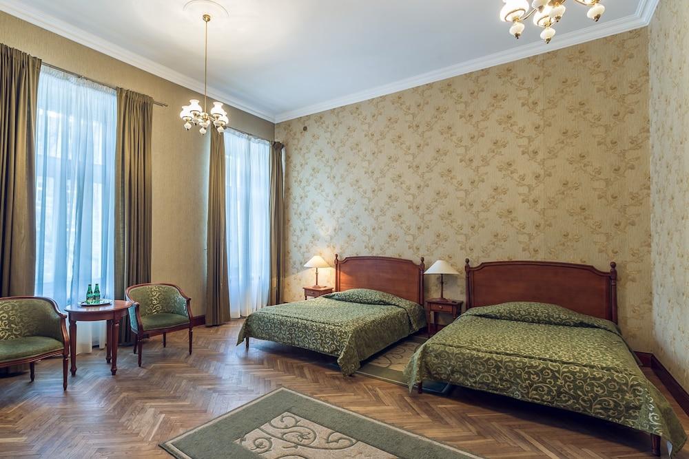 Royal Hotel 3*