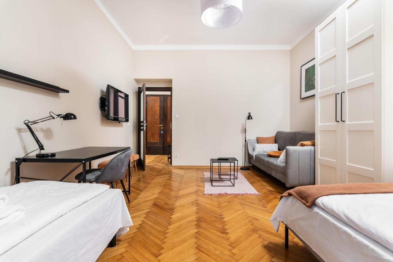 Apartment Spacious Around The Food Market - 5' To The Market Square - By Upstairs *