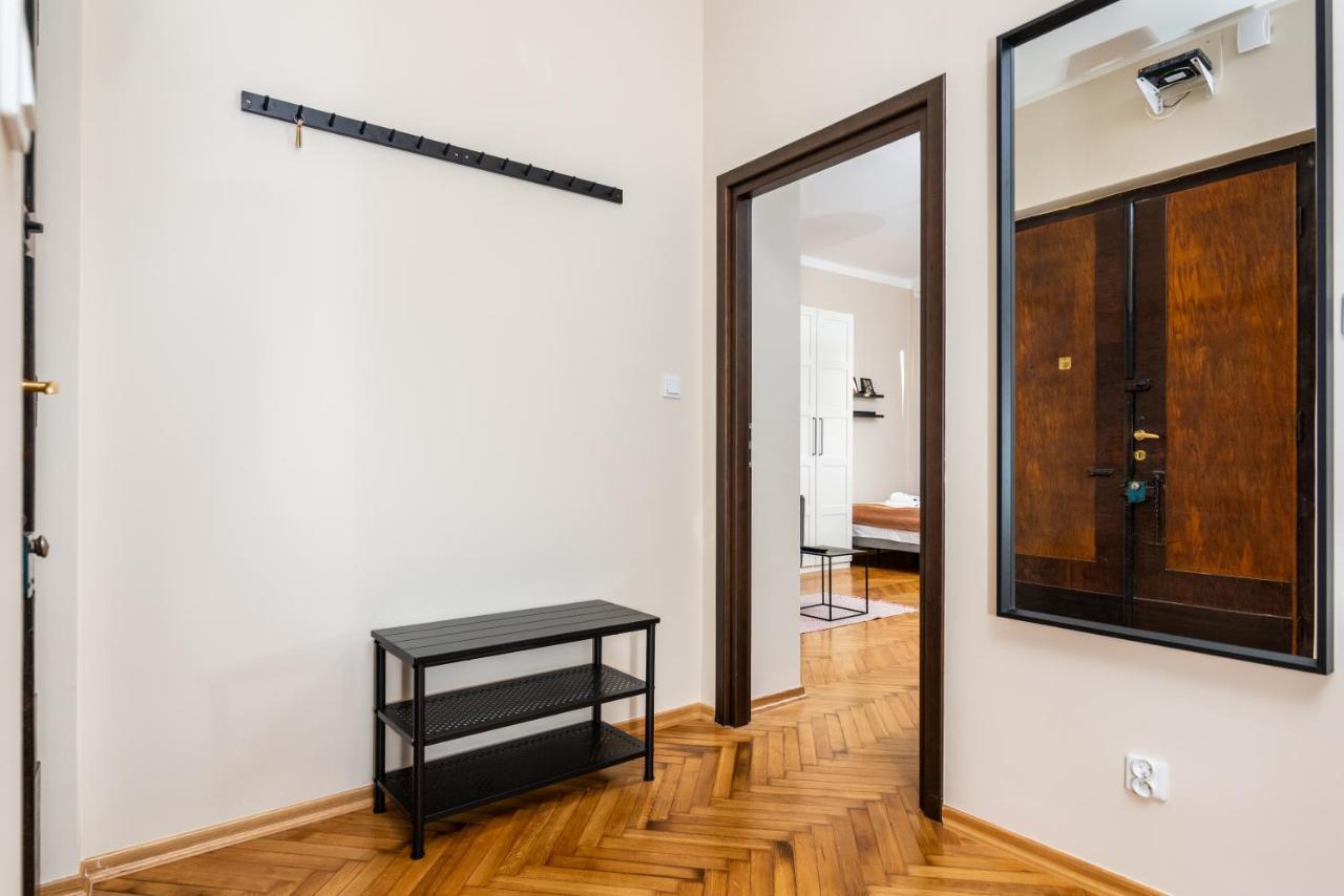Spacious Around The Food Market - 5' To The Market Square - By Upstairs