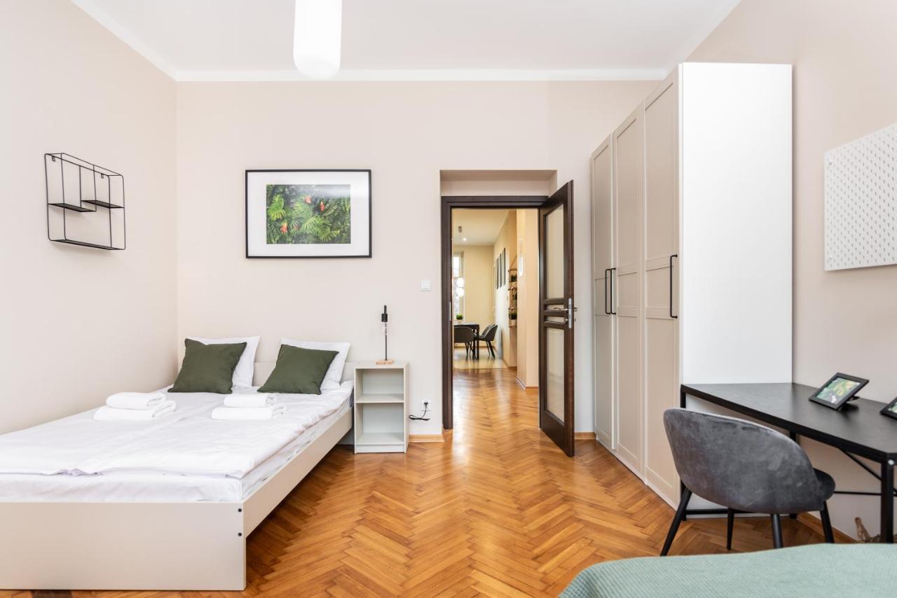 Spacious Around The Food Market - 5' To The Market Square - By Upstairs