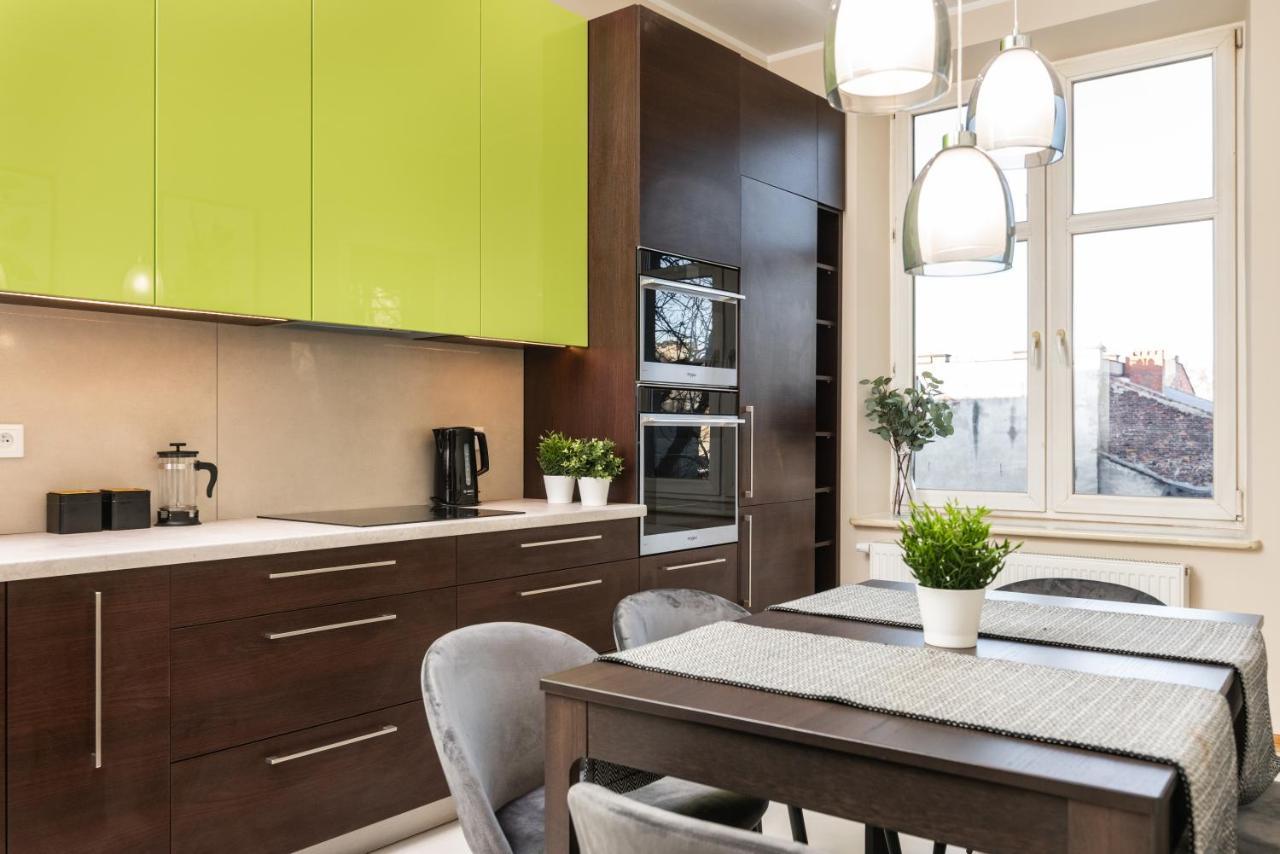 Apartment Spacious Around The Food Market - 5' To The Market Square - By Upstairs *