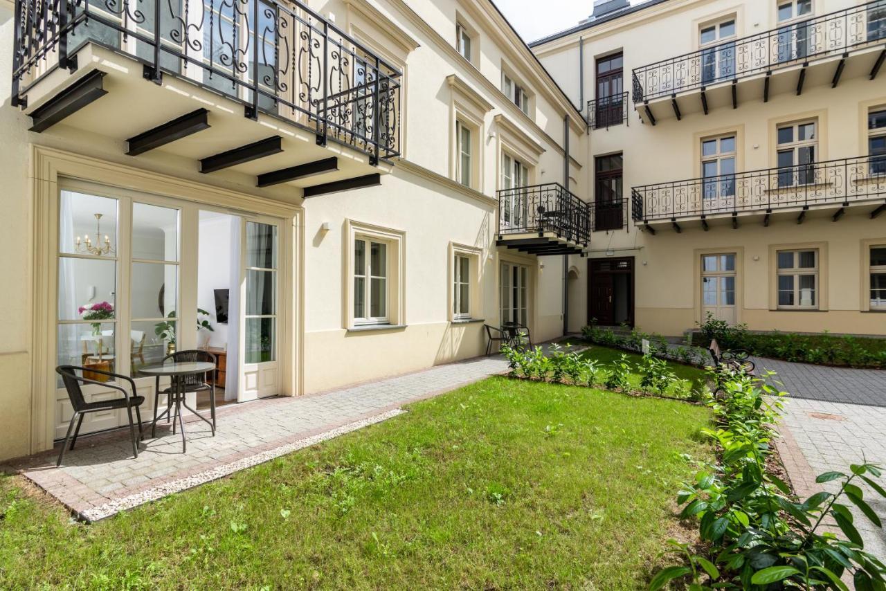 Atrium - Old Town Luxury - By Upstairs Apartment *