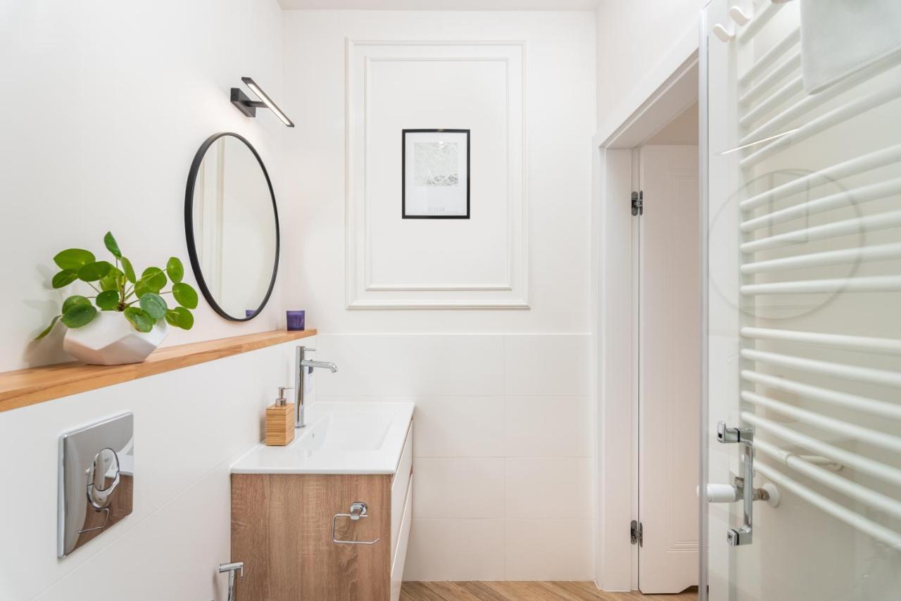 Atrium - Old Town Luxury - By Upstairs Apartment Krakow