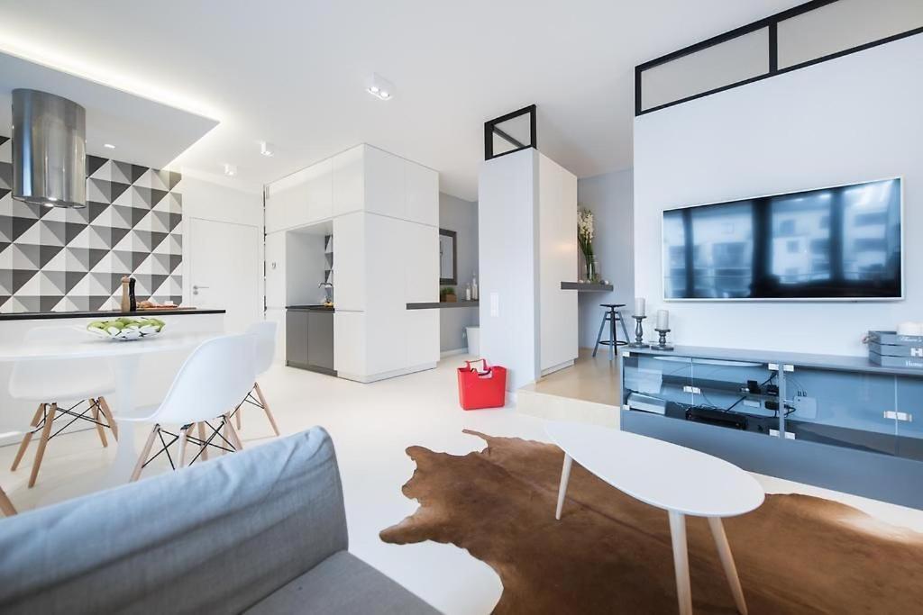 Premium For Old Town & Jewish Quarter - Balcony Pool Onsite Apartment *