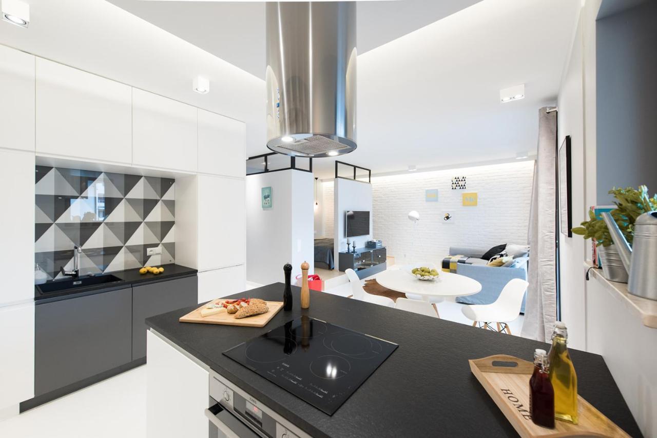 Premium For Old Town & Jewish Quarter - Balcony Pool Onsite Apartment *