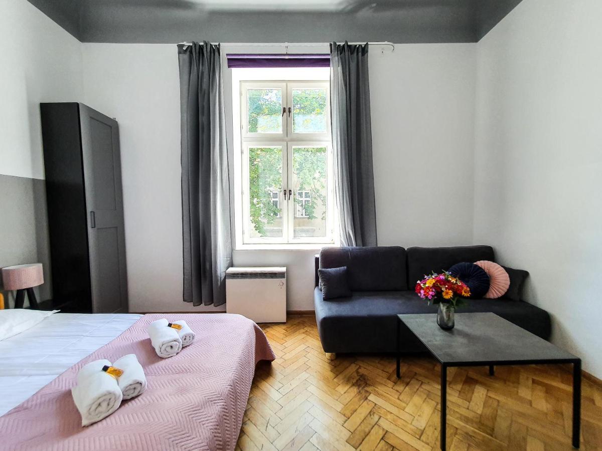 Classic Pilsudskiego Street Apartment *
