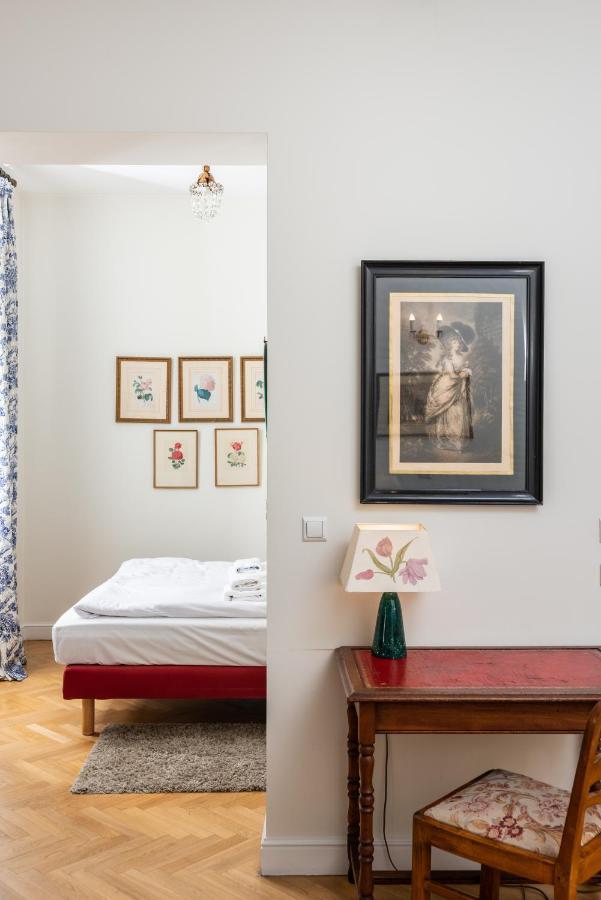 Classy Old Town - By Upstairs Apartment *