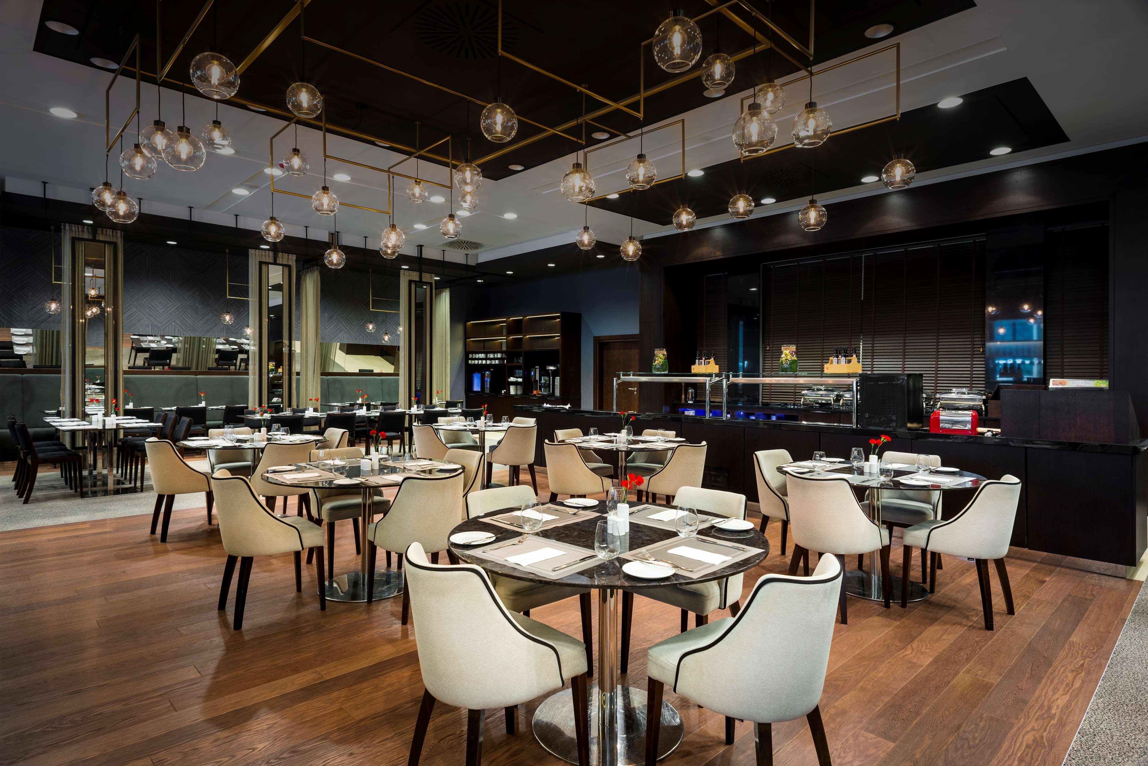 Hilton Garden Airport 4*