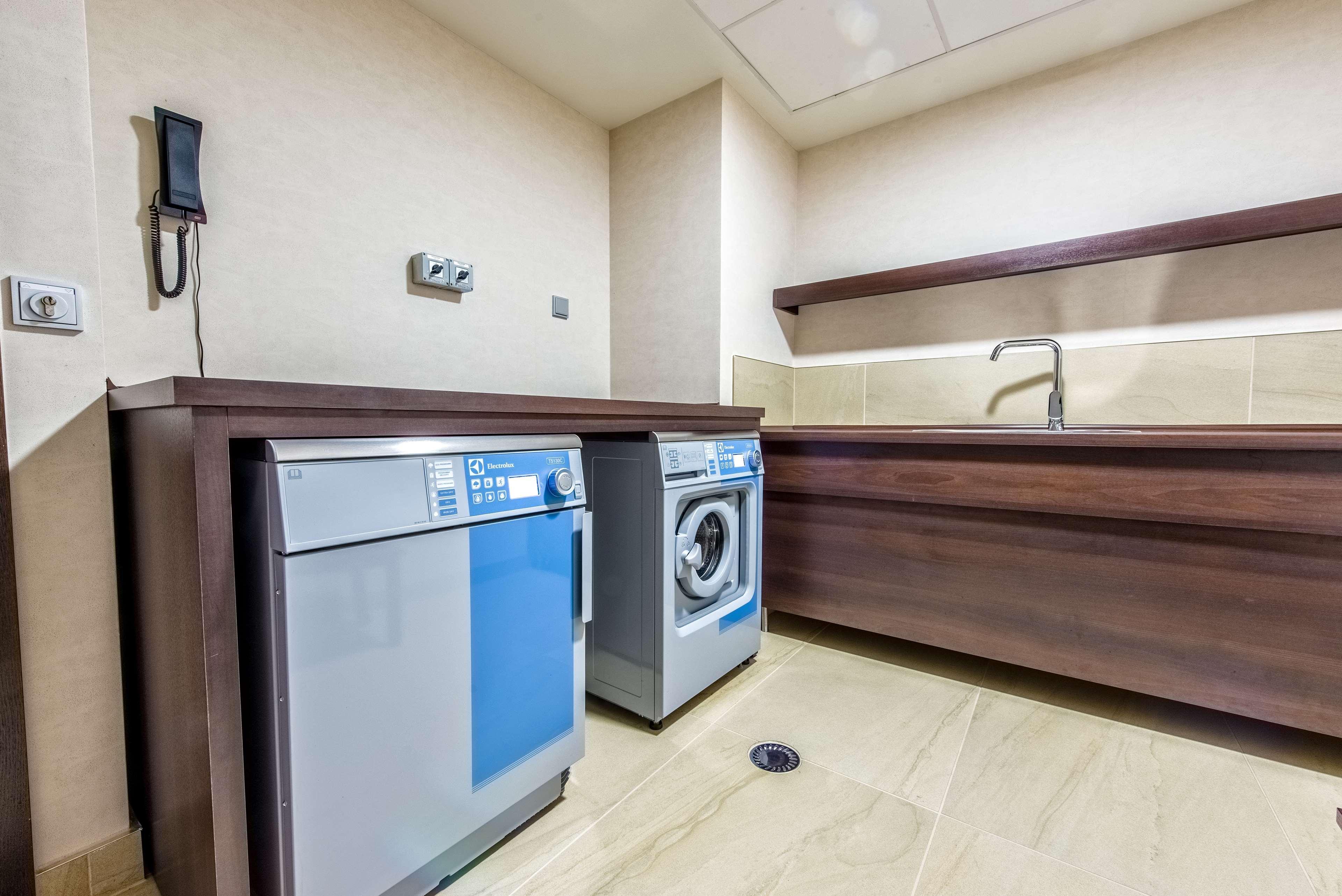 Hilton Garden Airport 4*