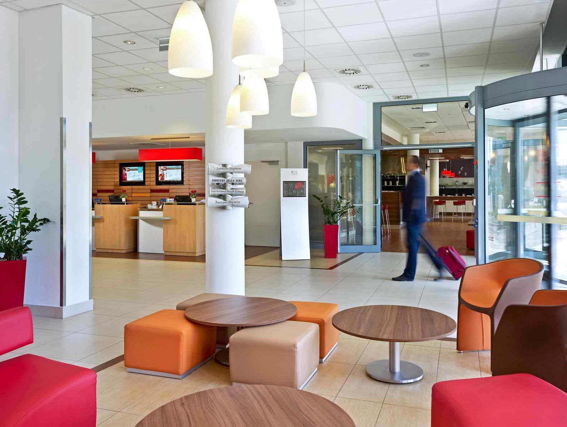 Ibis Stare Miasto Hotel 3*