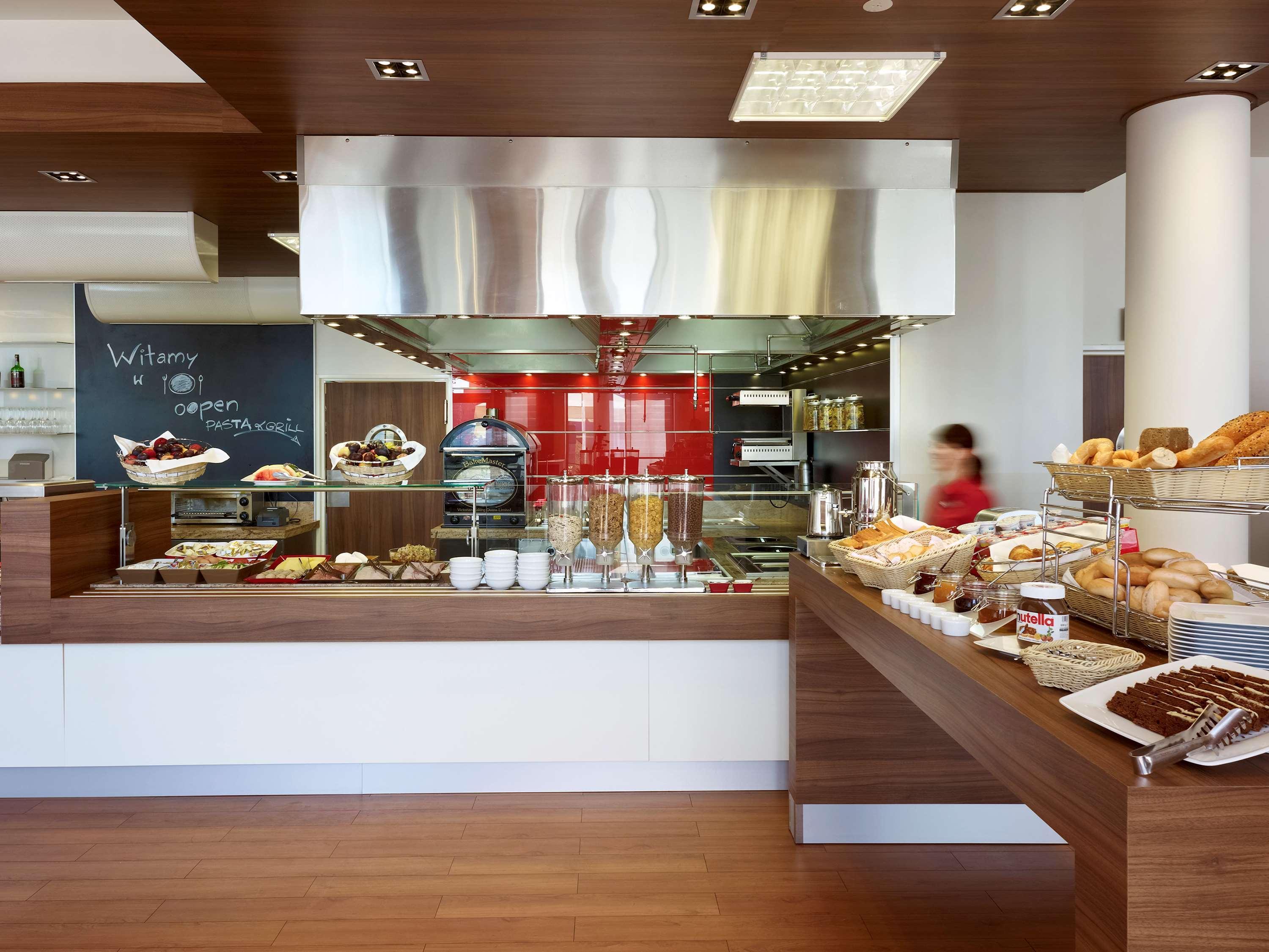 Ibis Stare Miasto Hotel 3*