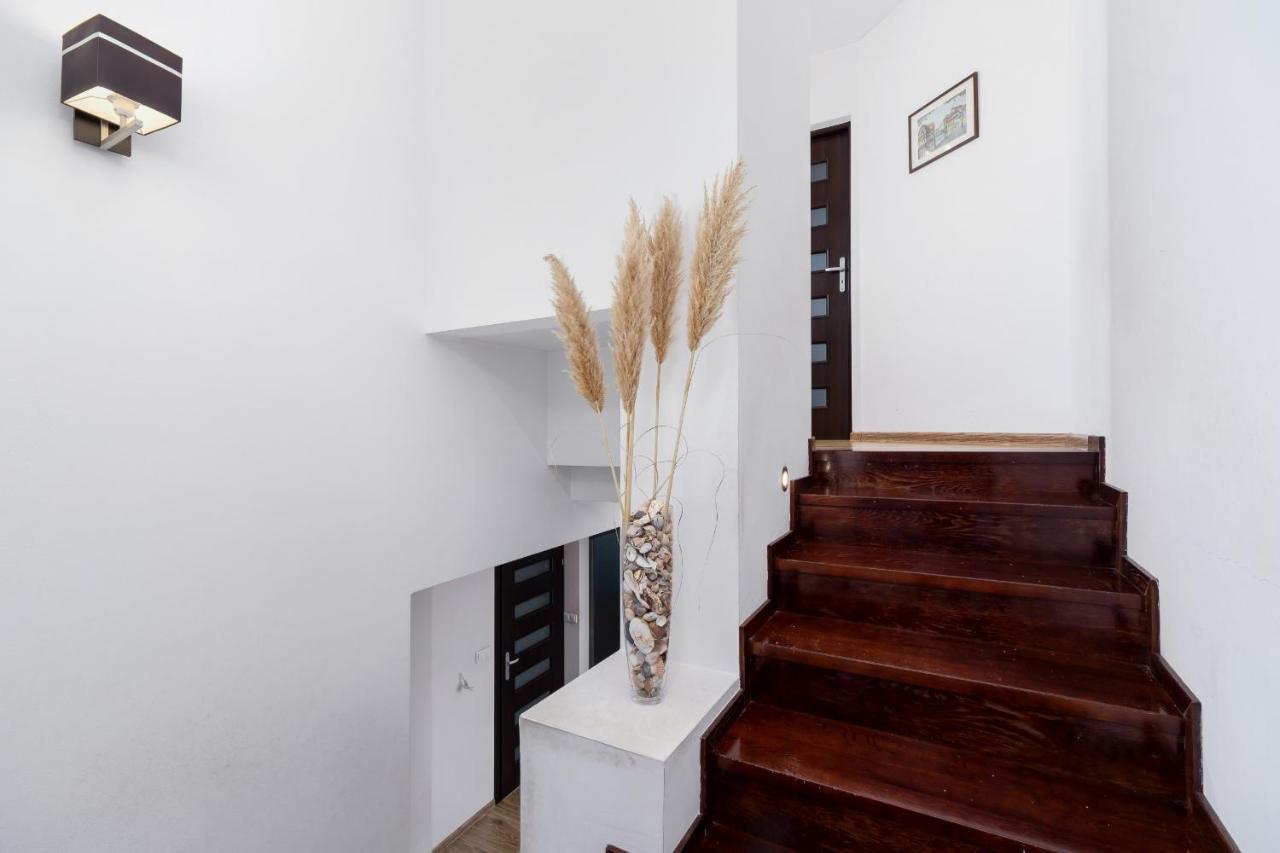 Three-bedroom House Czarnochowice By Renters