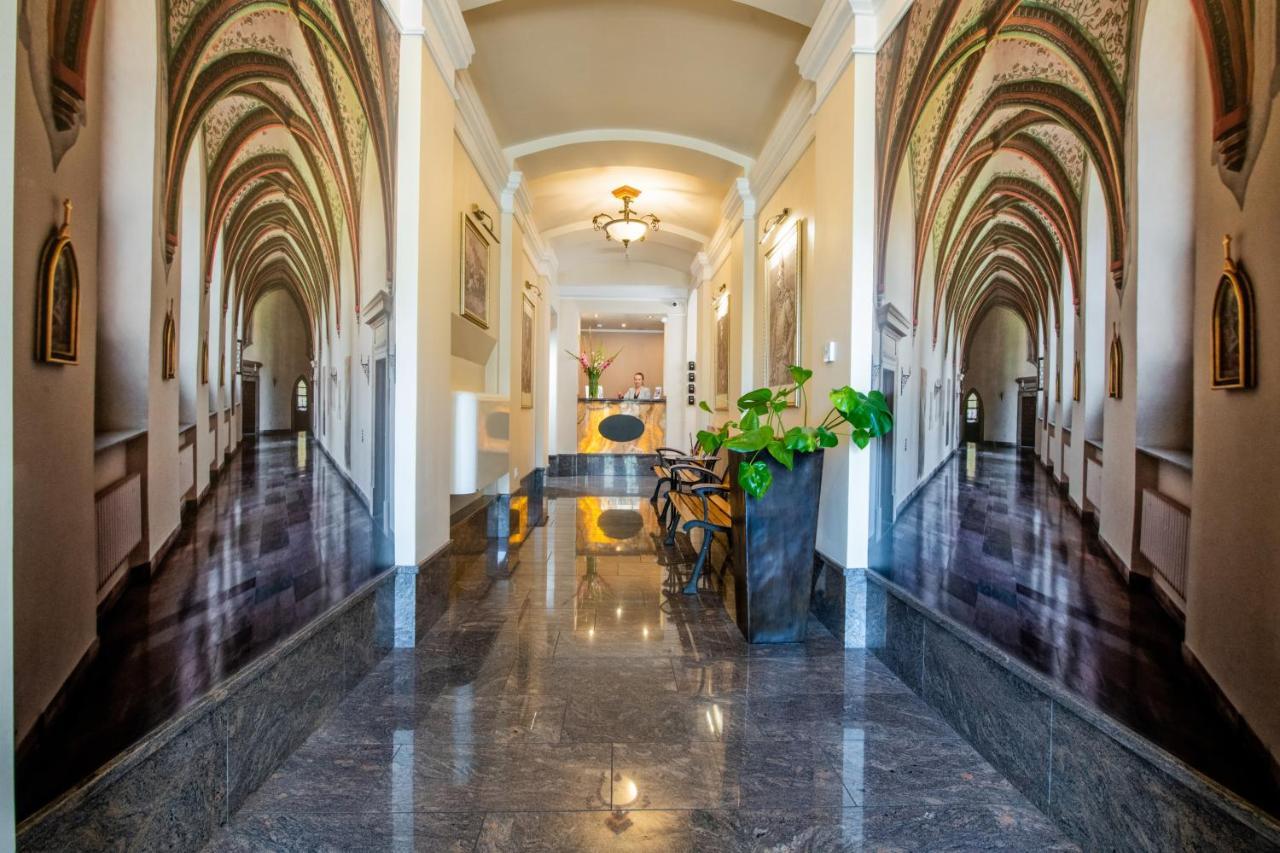 Aparthotel Globus 3*