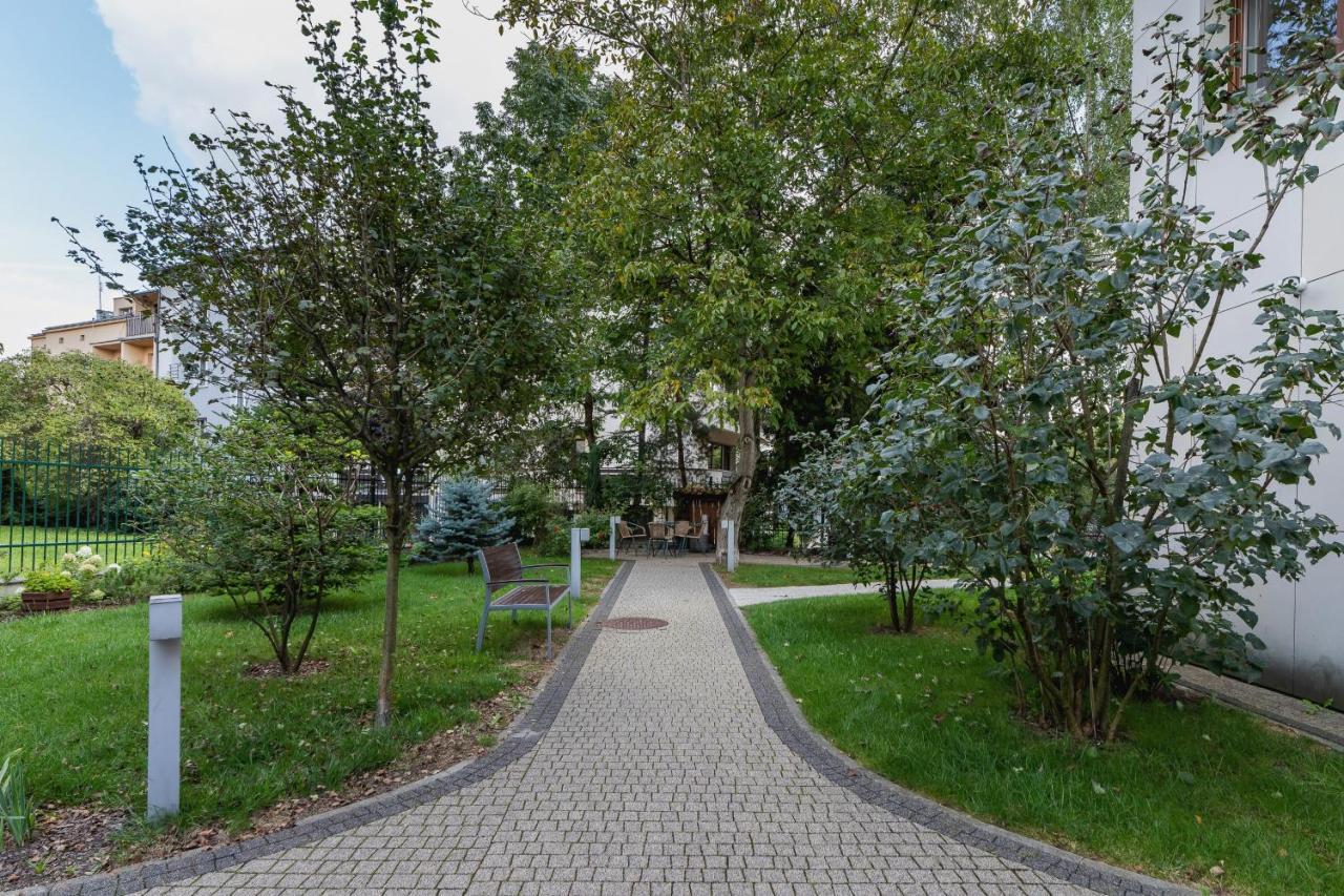 Błonia With Balcony By Renters Apartament