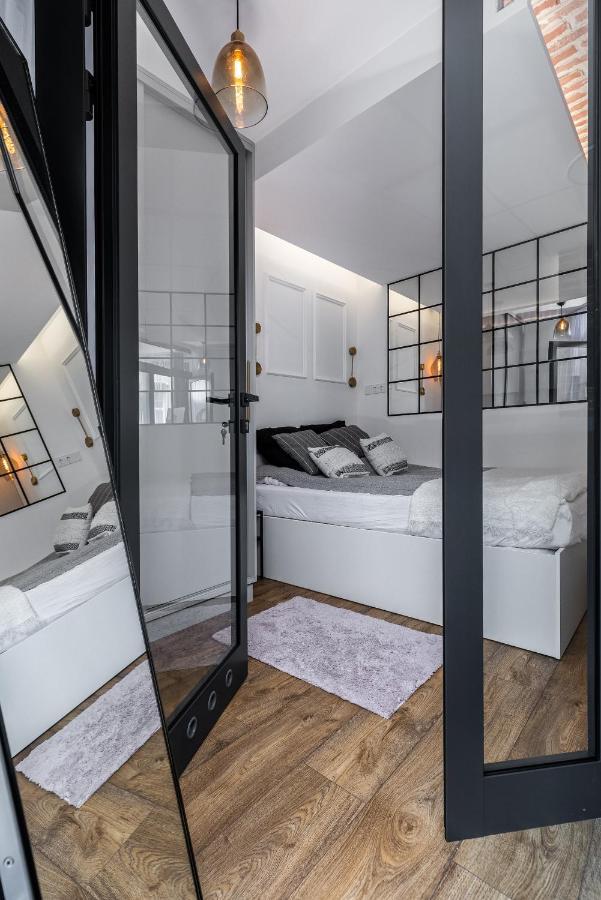 Premium With Air Conditioning, Heart In Cracow