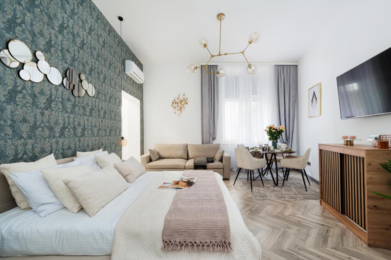 Golden - Loftaffair Apartment *