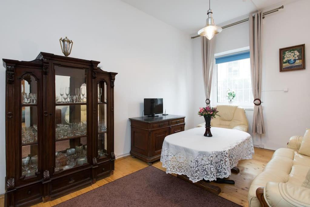 Apartment Big Cosy Retro Apt, Free Parking, 15min Oldtown & Kazimierz - By Homelike Krakow