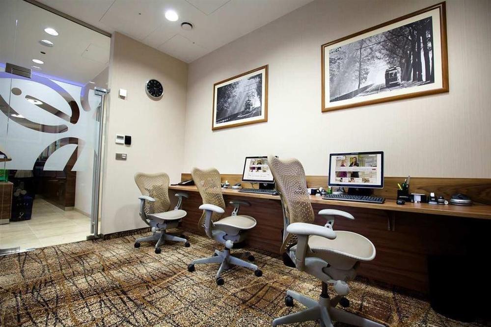 Hilton Garden Airport Hotel 4*