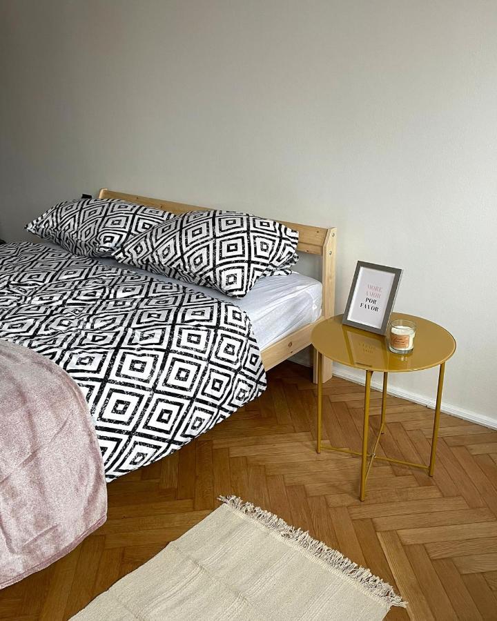 Homestay Big And Cozy Bedroom In *